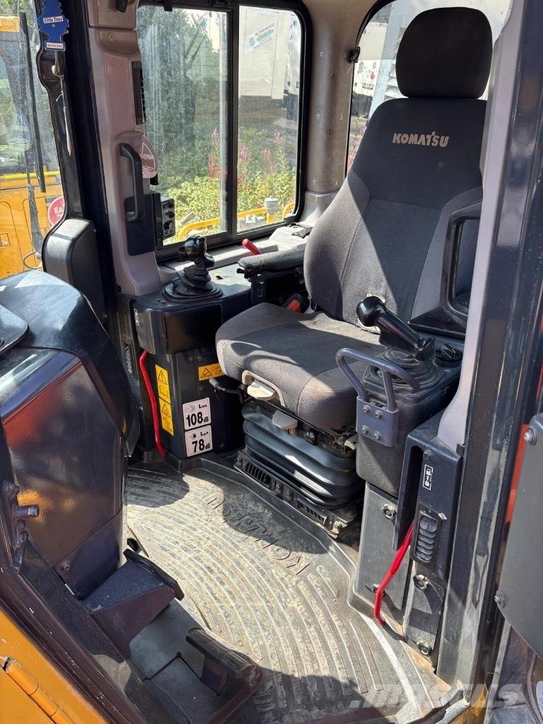 Komatsu D 65 PXi-18 Buldožeri guseničari