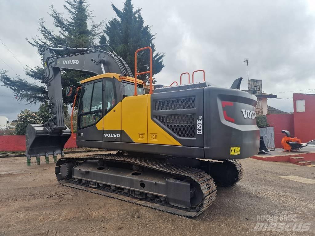 Volvo EC 250 ELN Bageri guseničari