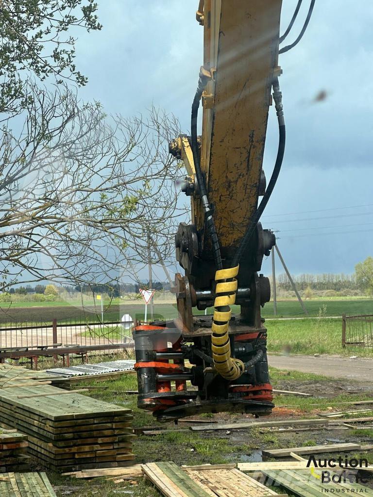 New Holland E 145 Bageri guseničari