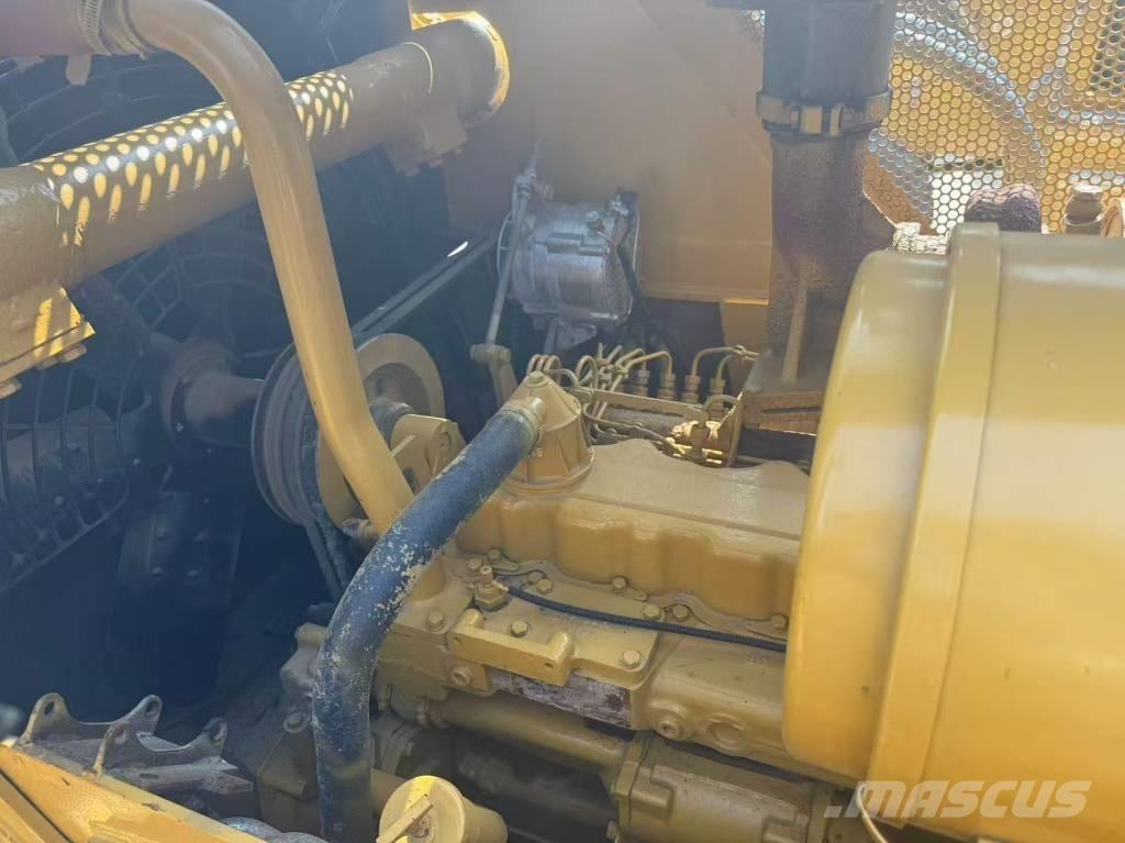 CAT D 6 G Buldožeri guseničari