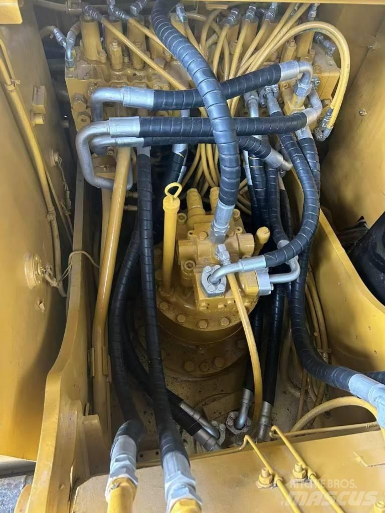 CAT 320 D2 Bageri guseničari