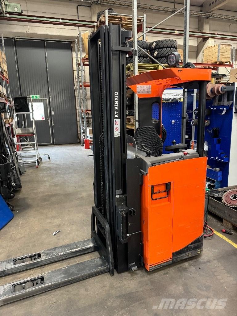 Toyota SRE135L Samopogonski ručni viljuškari