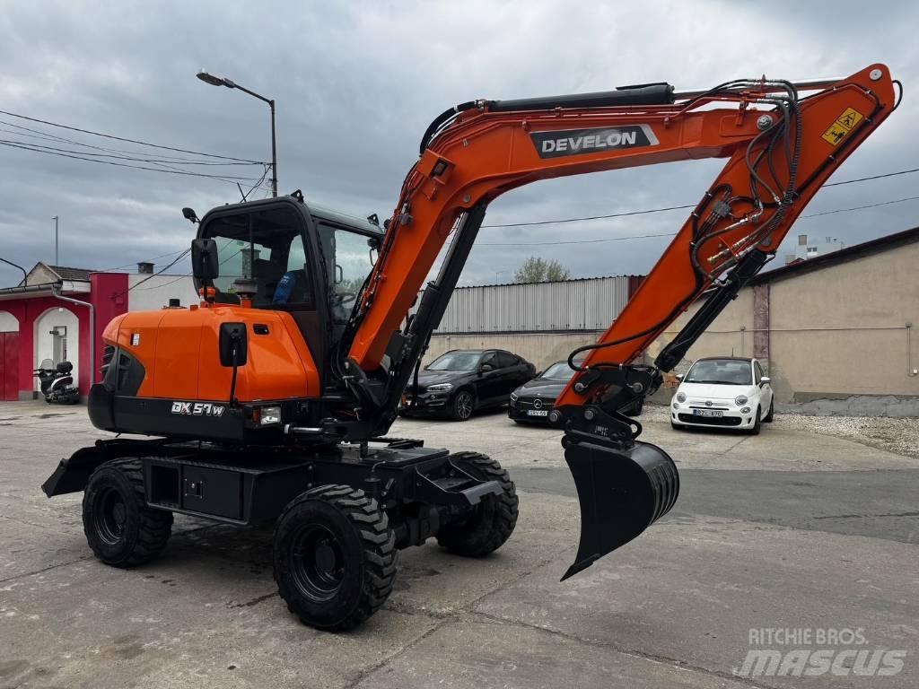 Develon DX 57 W-7 Bageri točkaši