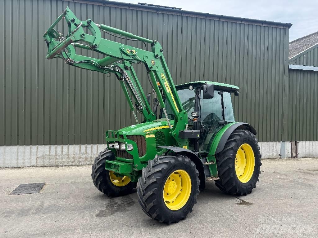 John Deere 5100 R Traktori