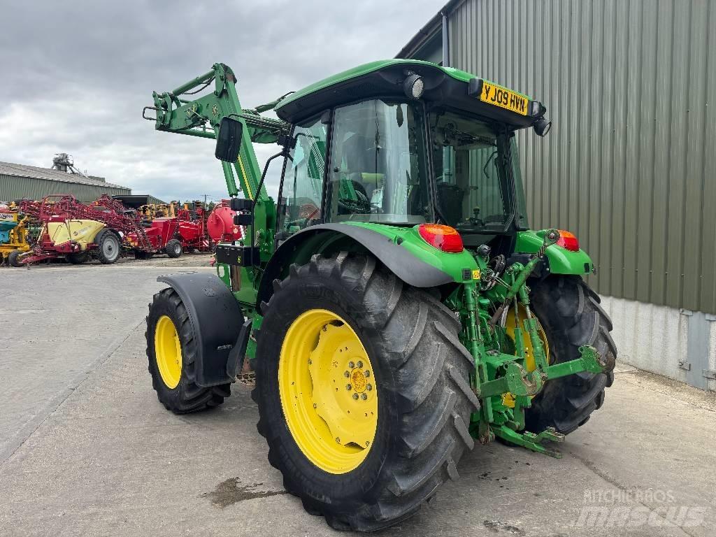 John Deere 5100 R Traktori