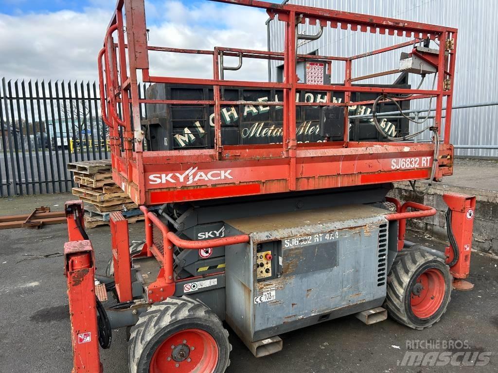 SkyJack SJ 6832 RT Makazaste platforme