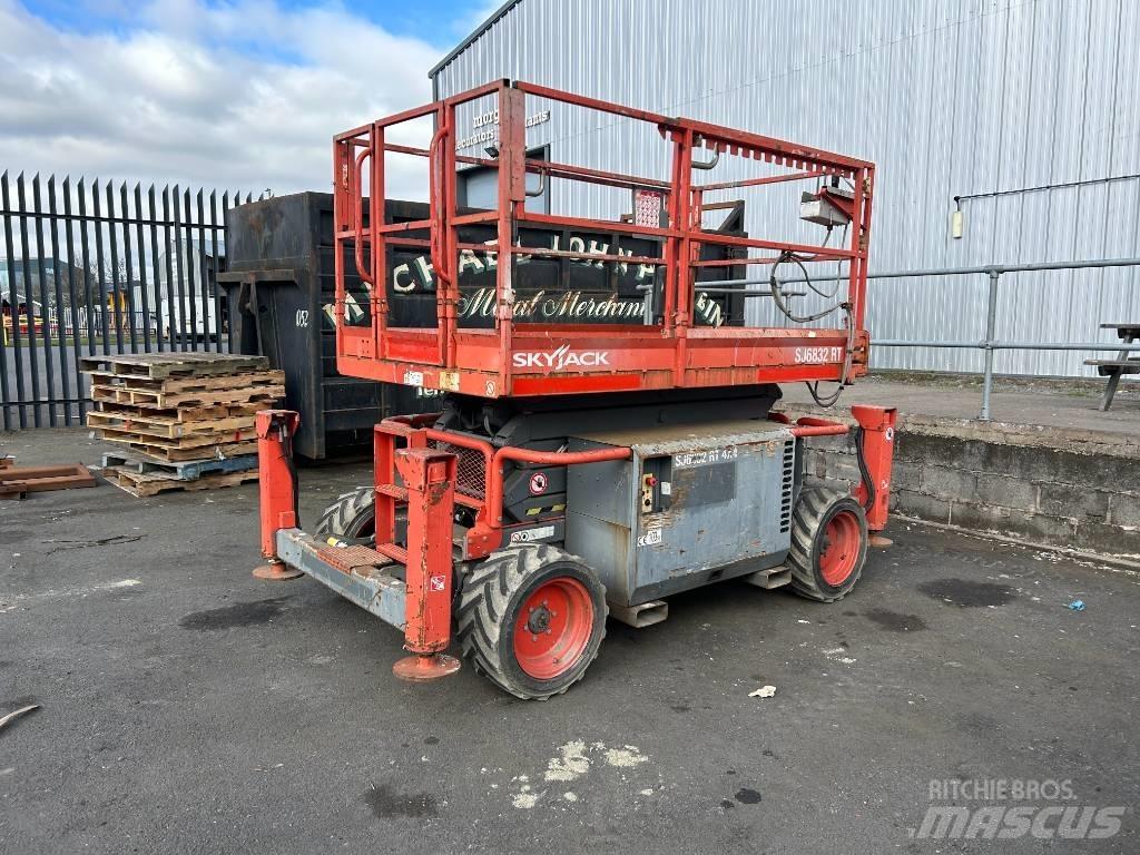 SkyJack SJ 6832 RT Makazaste platforme