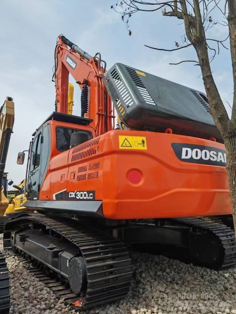 Doosan DX 300 LCA Bageri guseničari