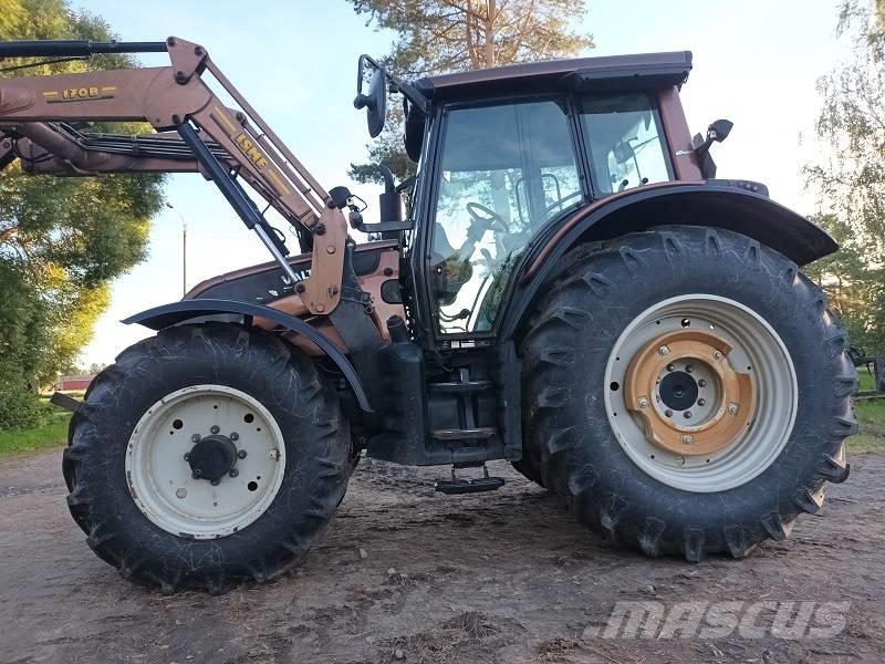 Valtra N 141 Traktori