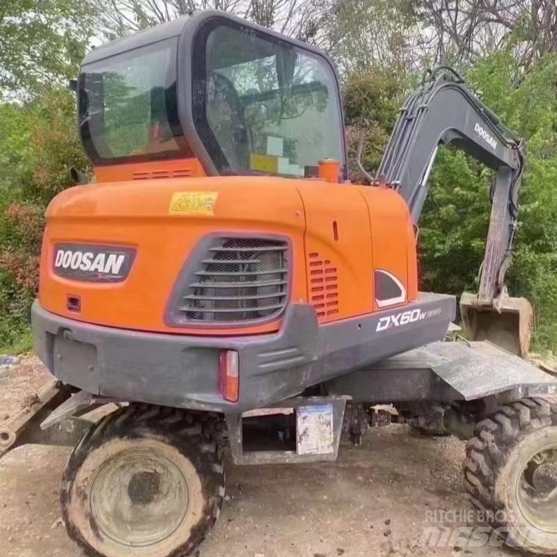 Doosan DX60W Bageri točkaši