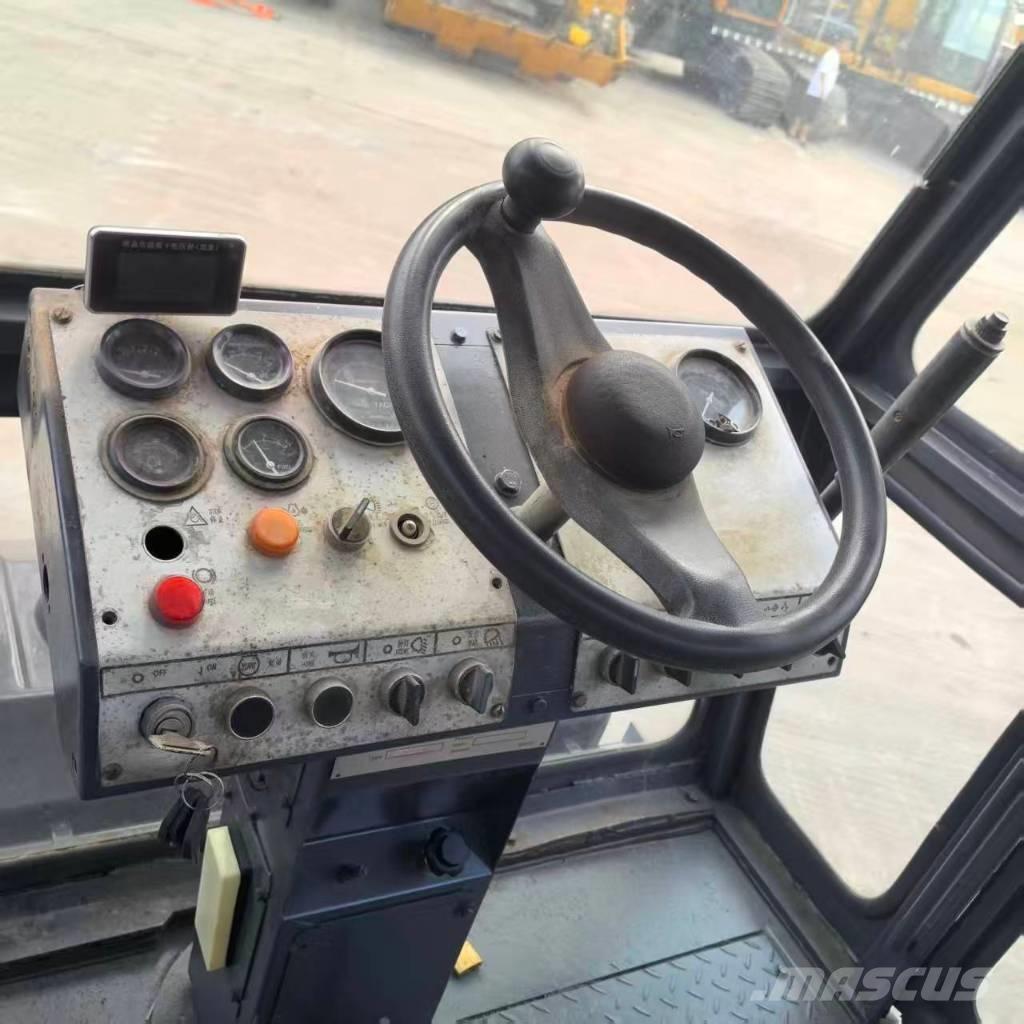 Dynapac CC211 Valjci sa duplim bubnjem