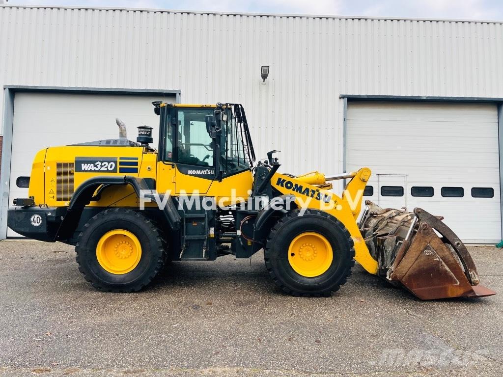 Komatsu WA320 Utovarivači na točkove