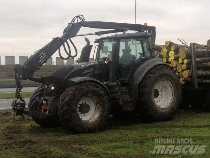 Valtra T 214 D Traktori