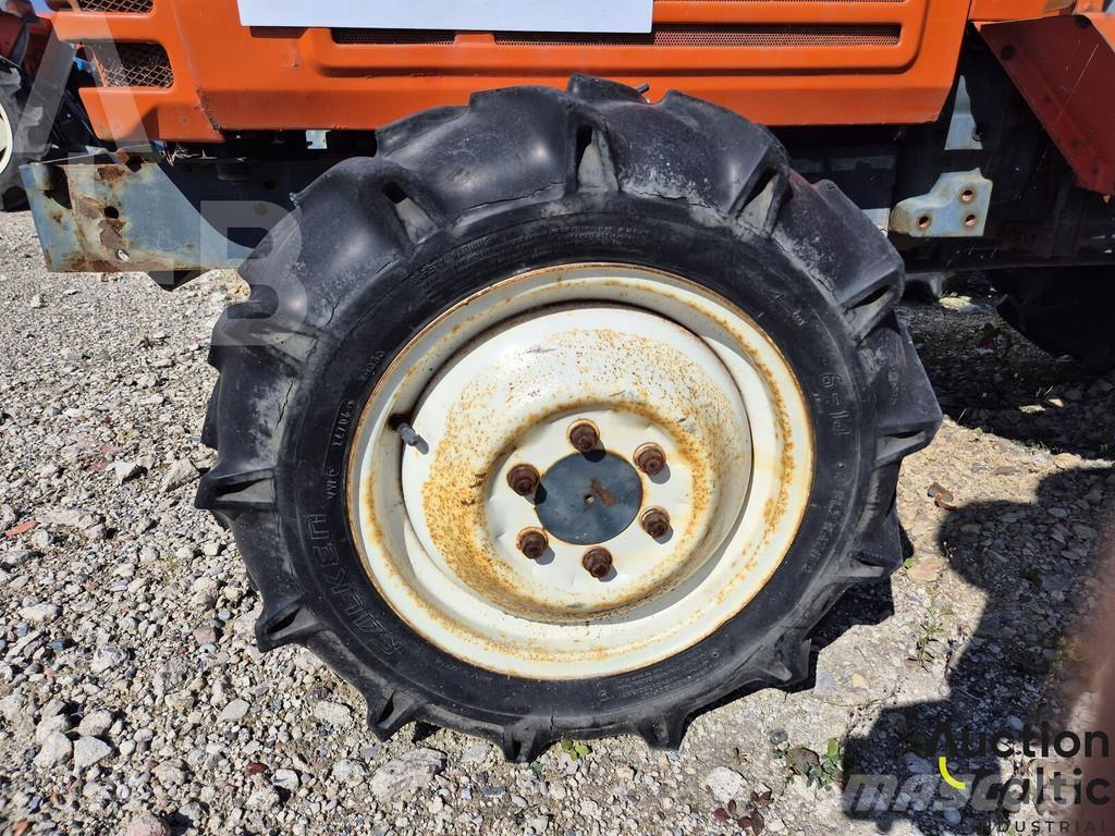 Kubota L1-205D Traktori