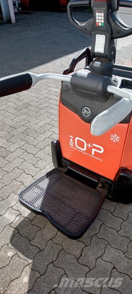 Toyota SPE140L Samopogonski ručni viljuškari