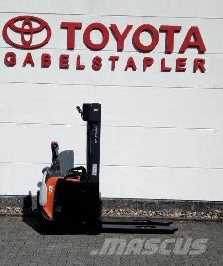Toyota SPE140L Samopogonski ručni viljuškari