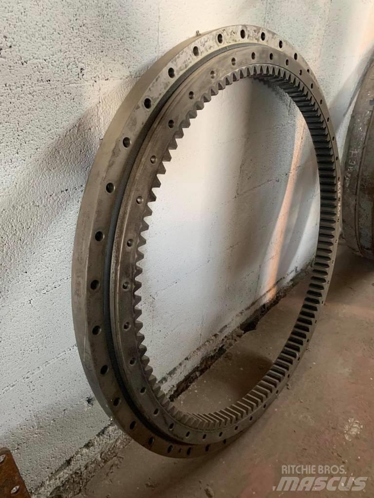 Liebherr 902 Šasija i vešenje