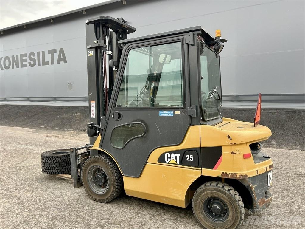 CAT DP 25 NT Dizelski viljuškari