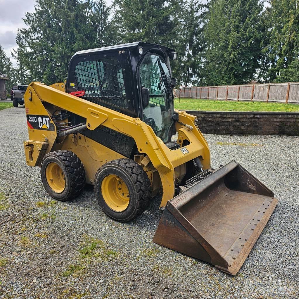 CAT 236D Skid steer mini utovarivači