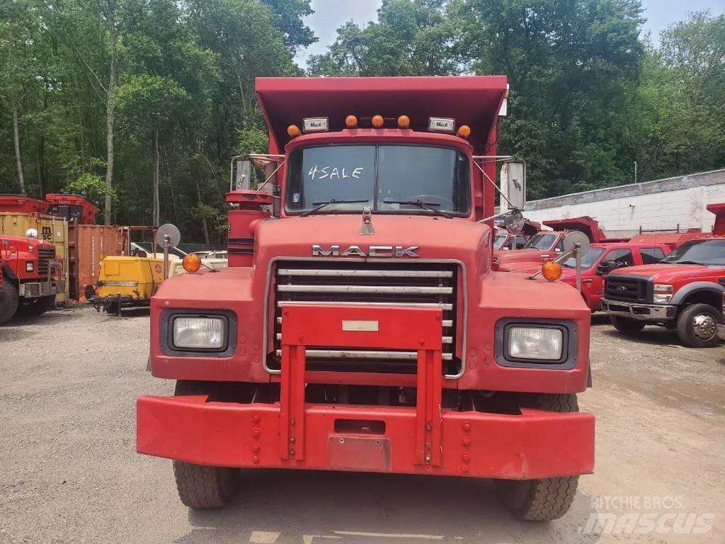 Mack RD690SX Kiperi kamioni