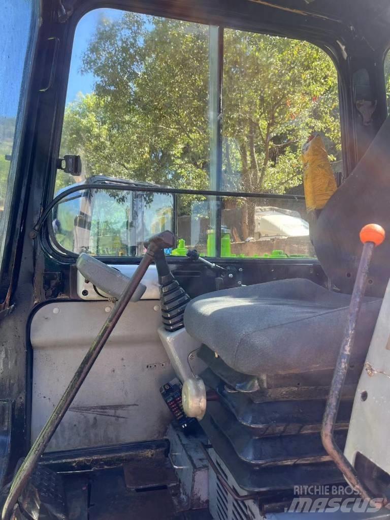 Hyundai R60-5 Bageri guseničari