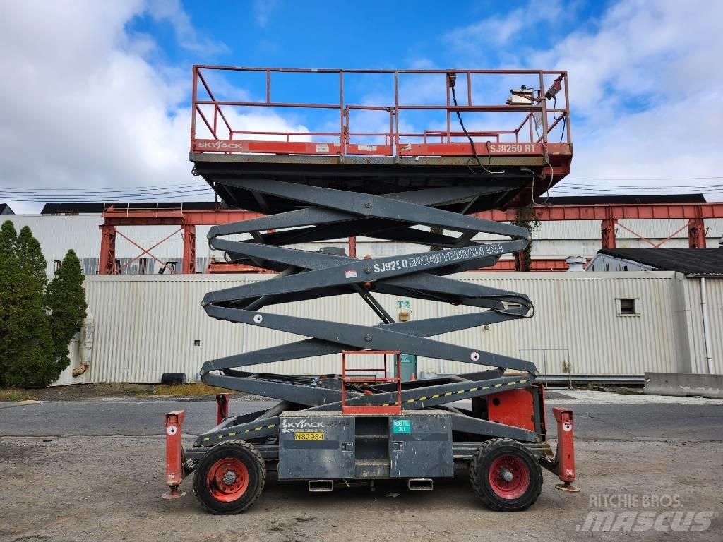 SkyJack SJ 9250 RT Makazaste platforme