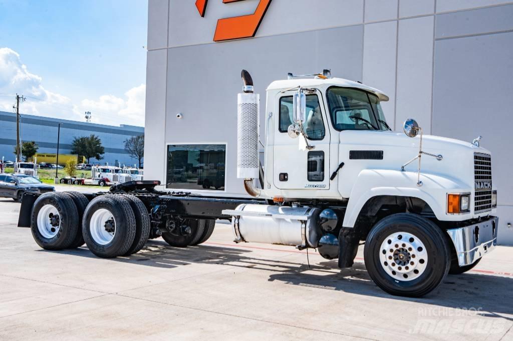 Mack CHN 613 Tegljači