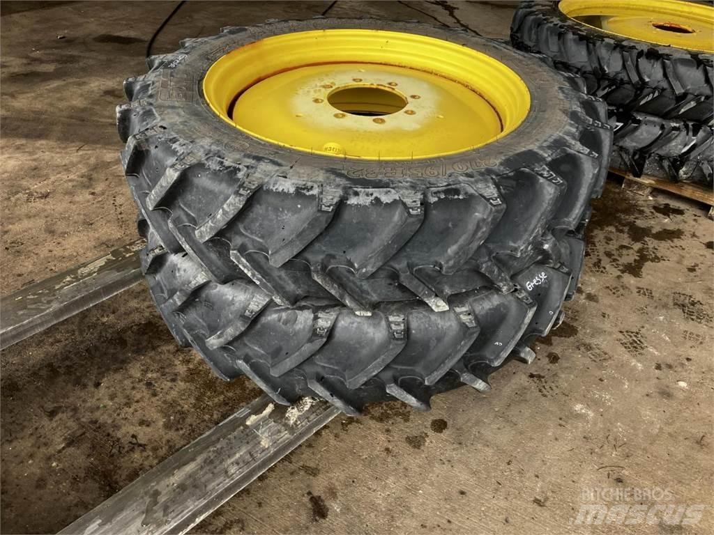 BKT 270/95R32 Gume, točkovi i felne