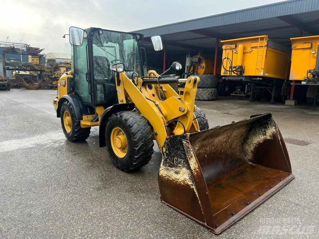 CAT 906M Utovarivači na točkove