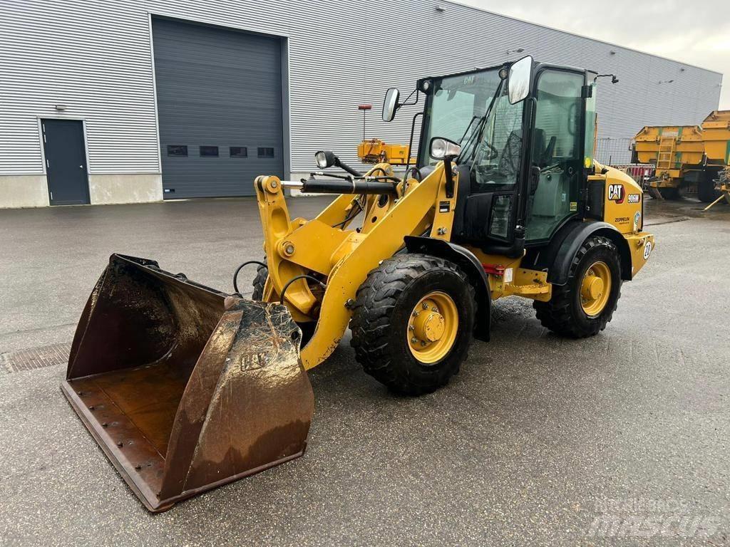 CAT 906M Utovarivači na točkove