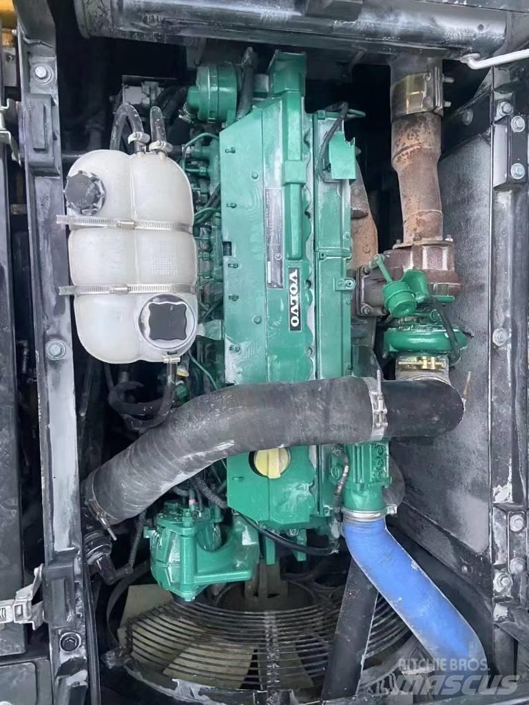 Volvo 290D Bageri guseničari