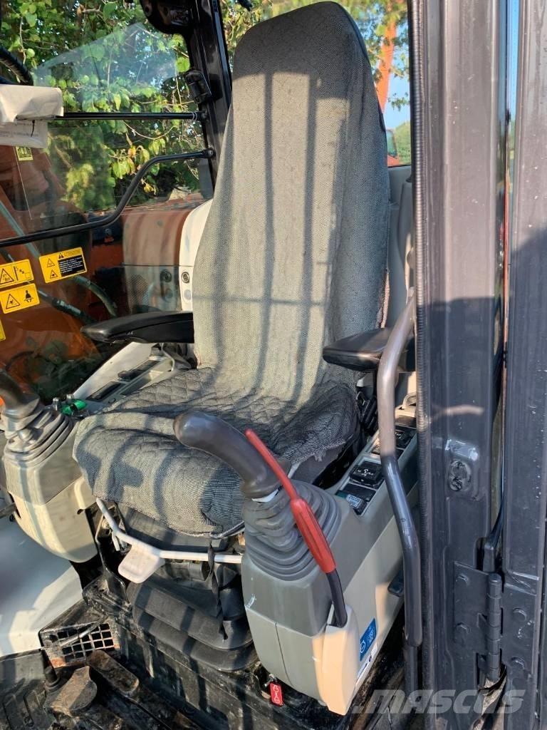 Hitachi ZX 135 US-5B Bageri guseničari