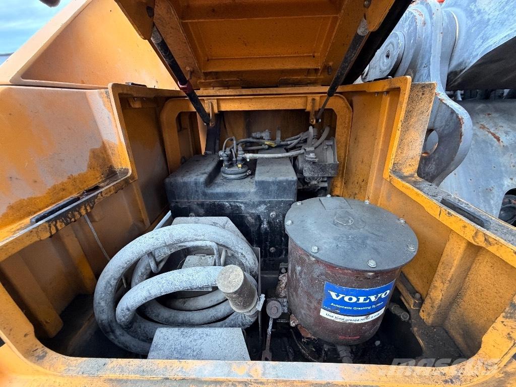 Volvo EC 250 EL Bageri guseničari