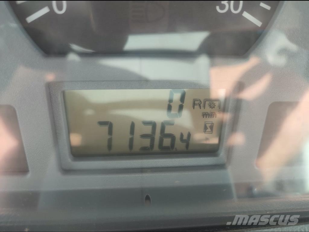 Valtra N 101 Traktori