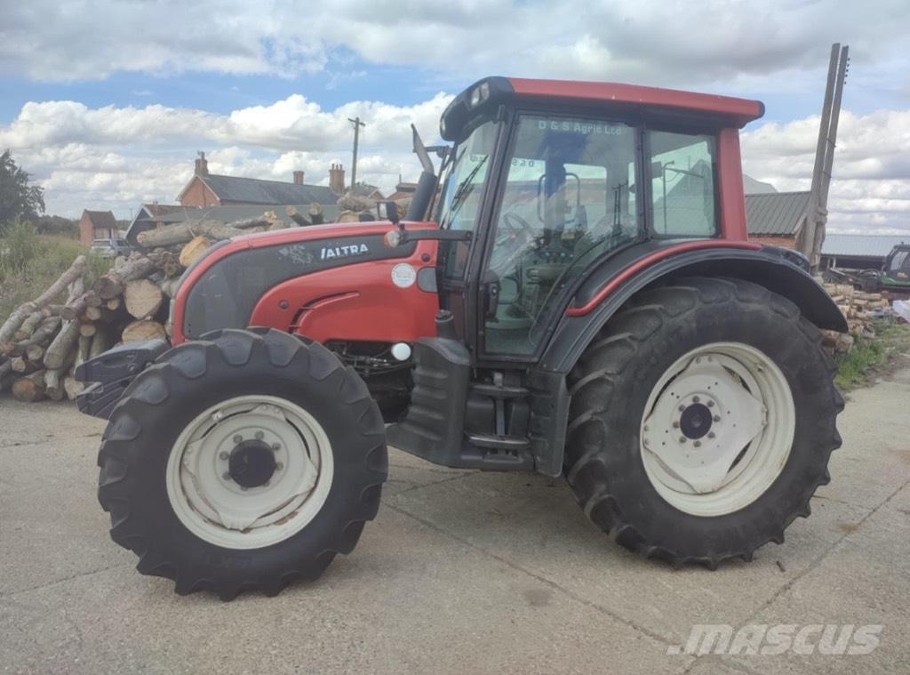 Valtra N 101 Traktori