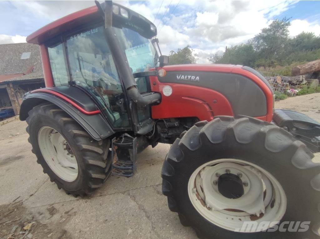 Valtra N 101 Traktori