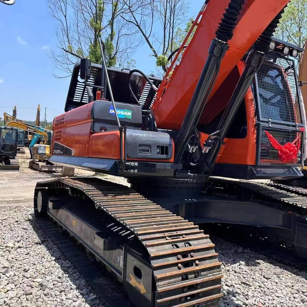 Doosan DX 225 LC Bageri guseničari