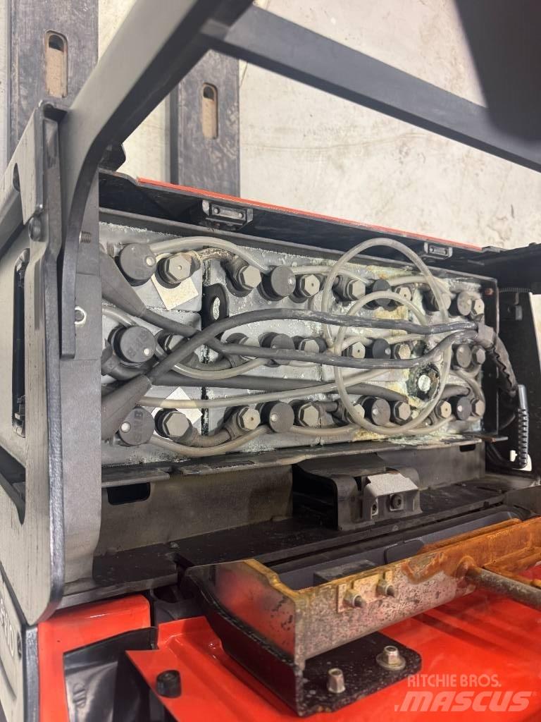 Toyota LPE 220 Nisko podizni električni viljuškar sa stajalištom