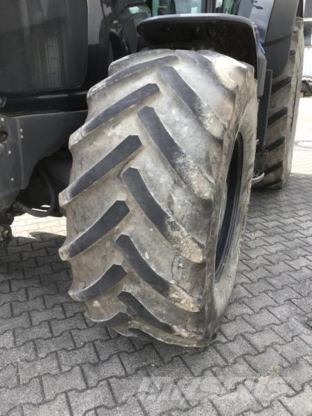 CLAAS AXION 830 Traktori