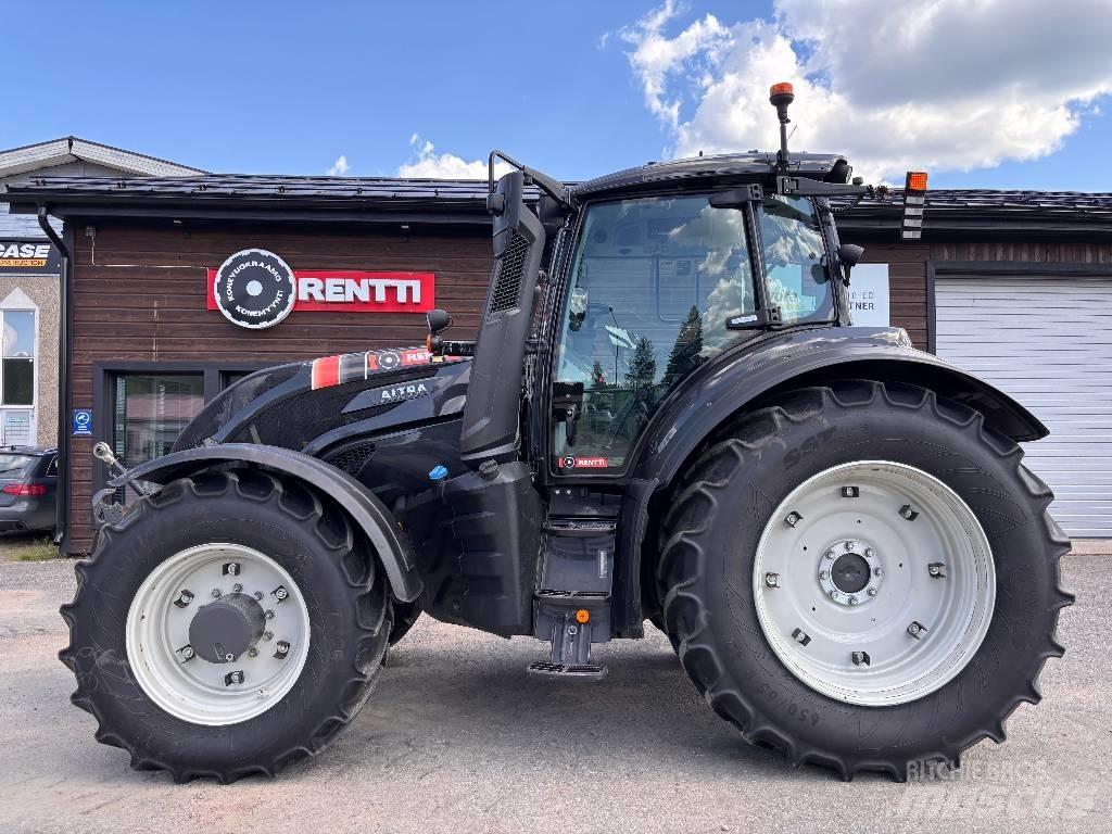 Valtra T 215 Versu Traktori
