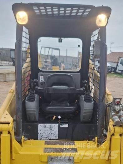 Komatsu SK815 Mini utovarivači