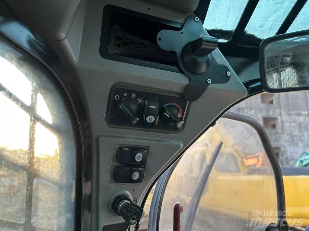 CAT 246 D Skid steer mini utovarivači