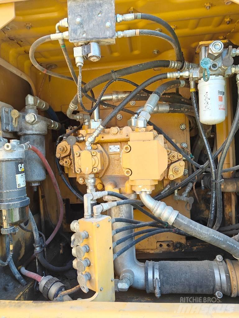 CAT 320 EL Bageri guseničari