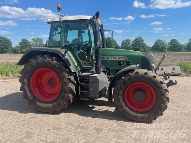 Fendt 714 Com3 Traktori