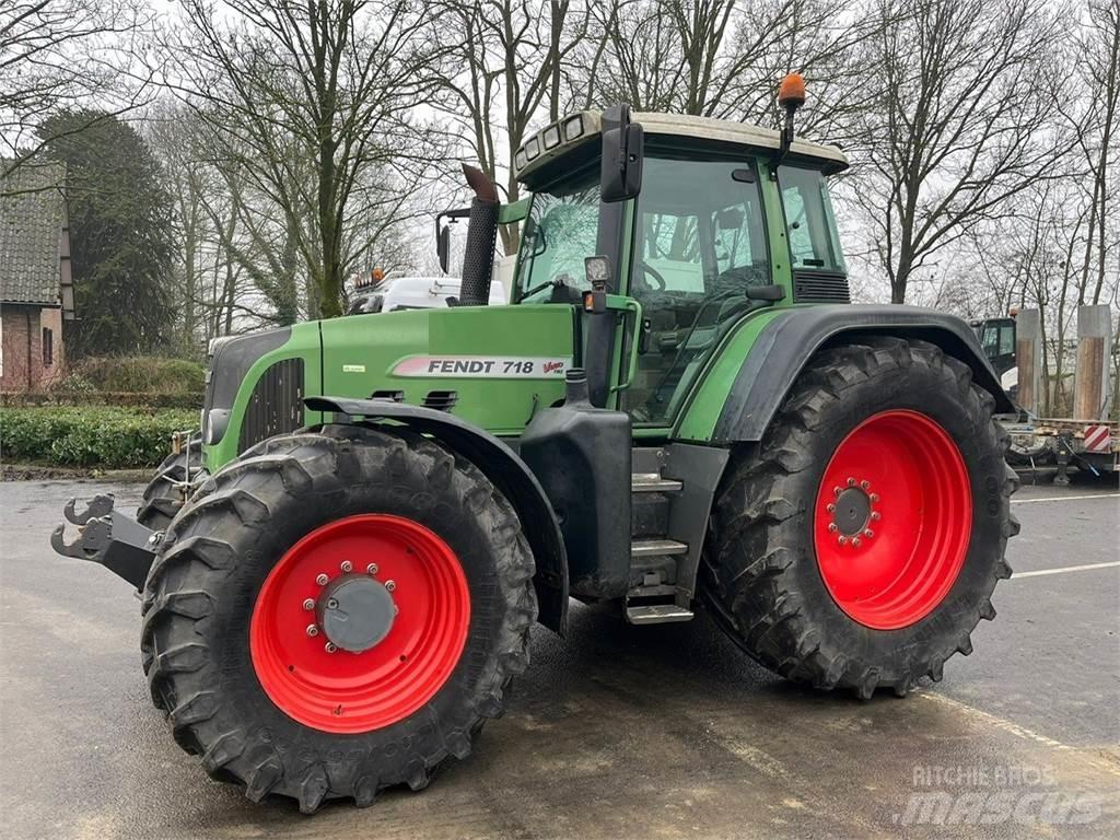 Fendt 718 COM3 Traktori