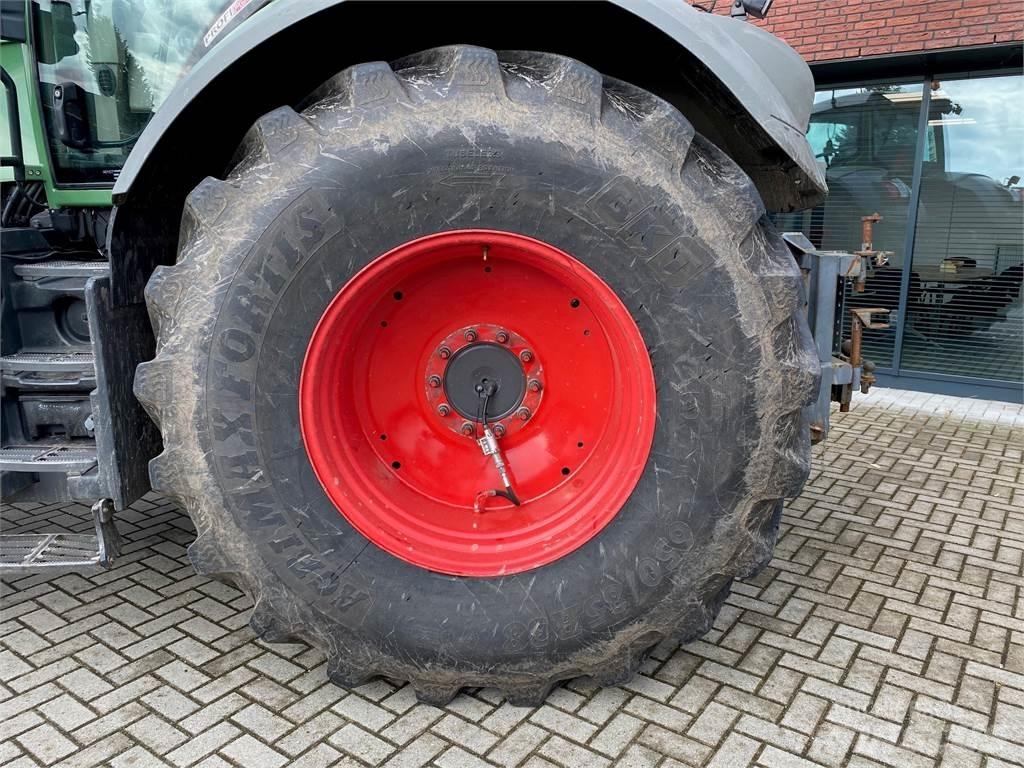 Fendt 826 Vario Traktori