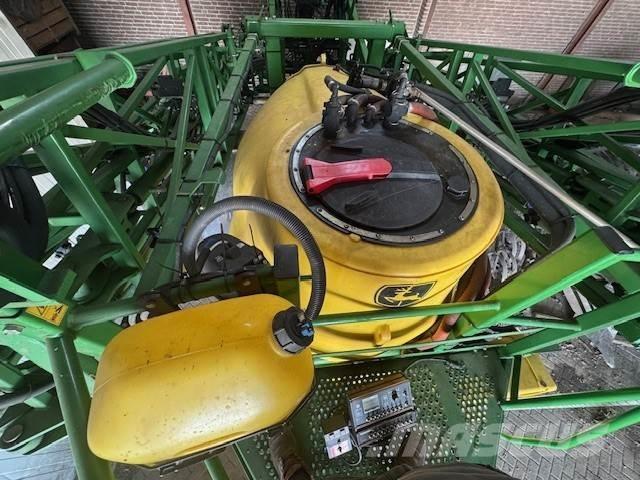 John Deere 832 Samohodne prskalice