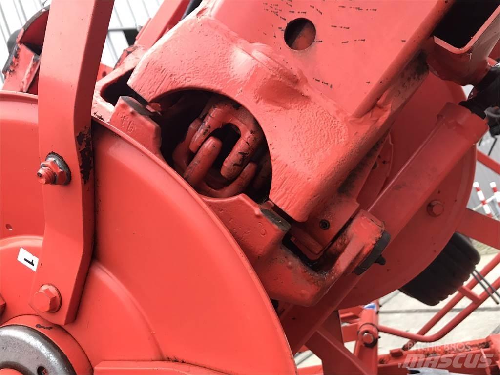 Kuhn GF 10802 T Okretači i sakupljači sena