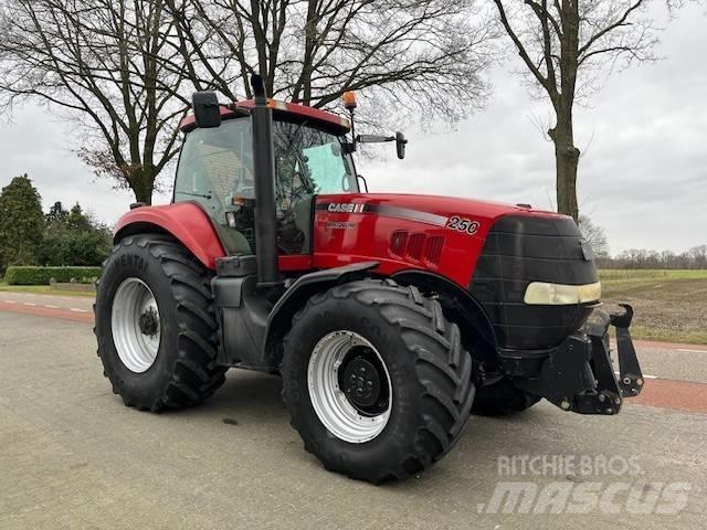 Case IH Magnum 250 Traktori