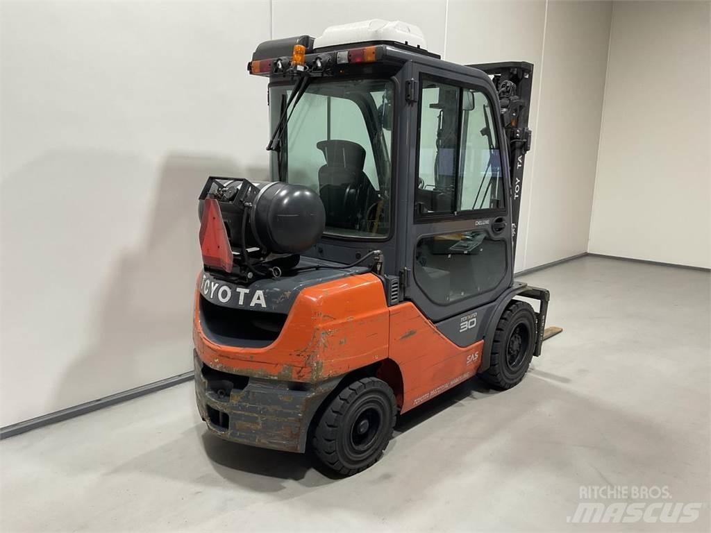 Toyota 02-8FGF30 Plinski viljuškari